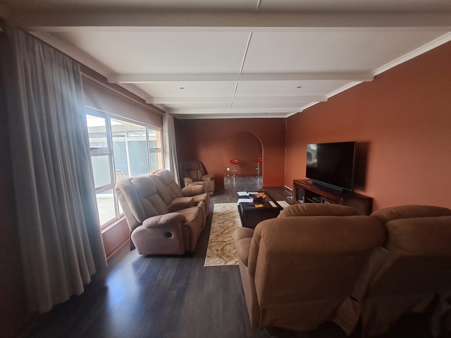 5 Bedroom Property for Sale in Beacon Bay North Eastern Cape
